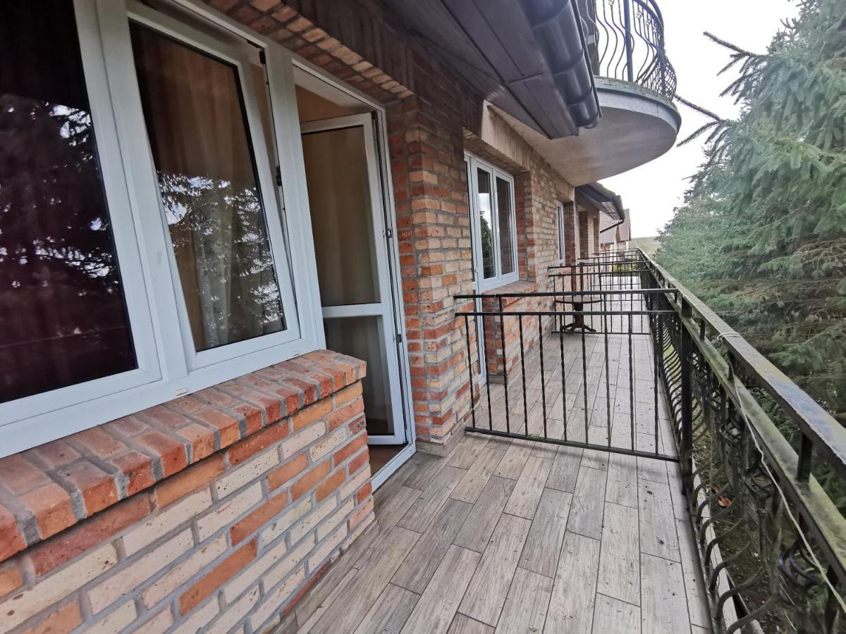Podkowa Villa Police Luaran gambar